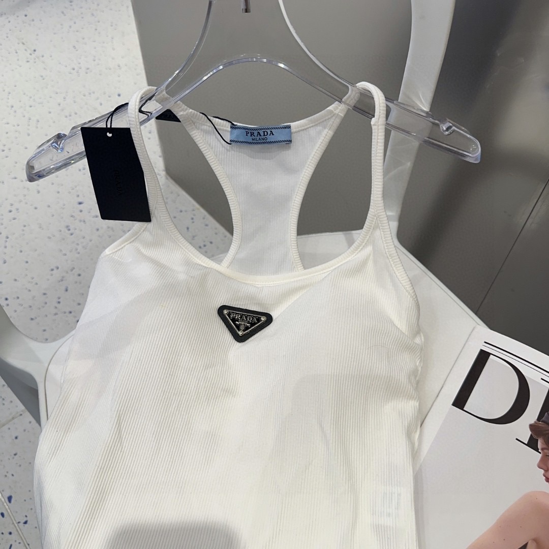 普拉达上衣背心基础简约 经典百搭 时髦高级均码