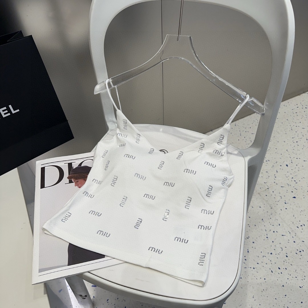 miumiu烫钻小背心，自带杯垫，搭外套单穿超🔥爆均码