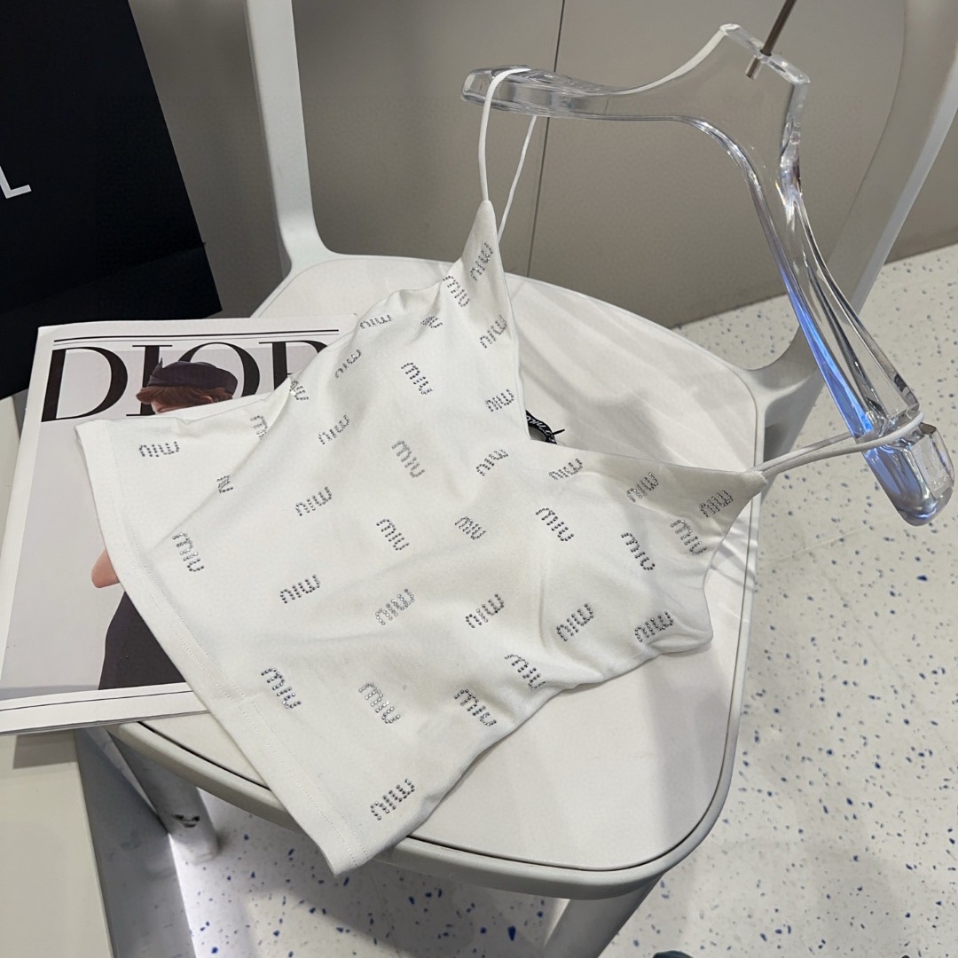 miumiu烫钻小背心，自带杯垫，搭外套单穿超🔥爆均码