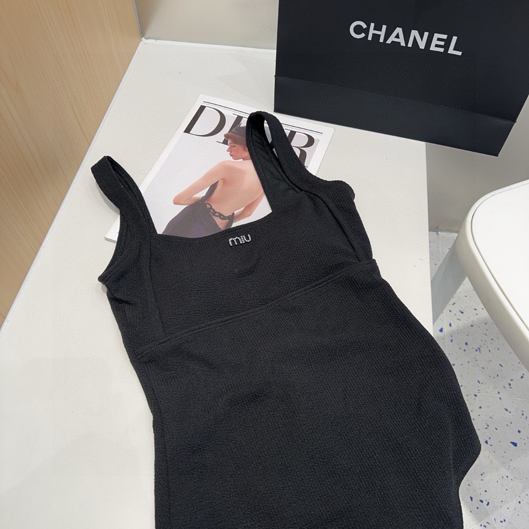 miumiu连体泳衣，上身显瘦而且好看！穿着很洋气😍SML