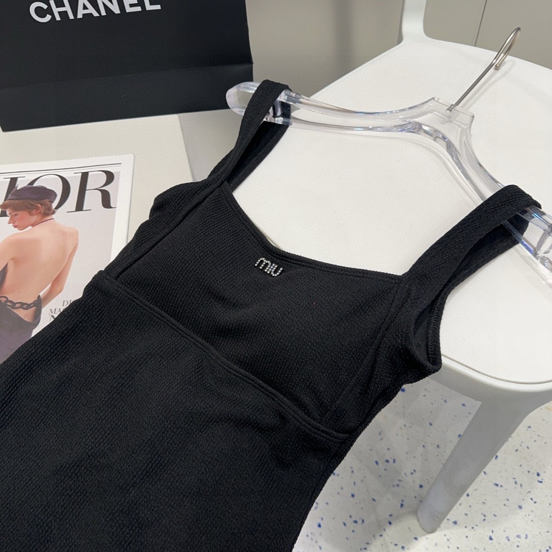 miumiu连体泳衣，上身显瘦而且好看！穿着很洋气😍SML