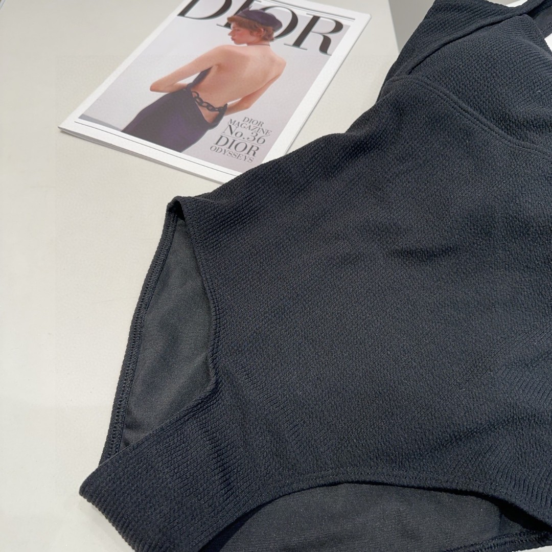 miumiu连体泳衣，上身显瘦而且好看！穿着很洋气😍SML