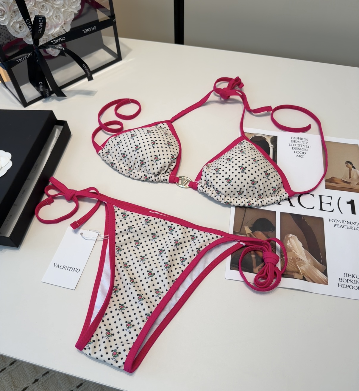 华伦天奴泳衣，时尚潮人必备！实物超级好看！海边度假拍照超级好！SML