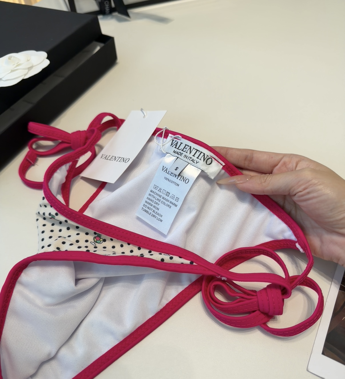 华伦天奴泳衣，时尚潮人必备！实物超级好看！海边度假拍照超级好！SML