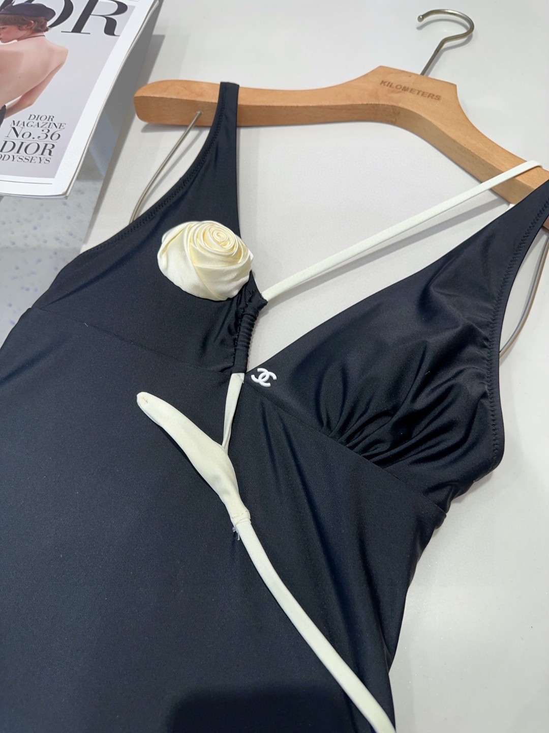 香奈儿泳衣，实物实在太美了！拍不出来它的美😍谁穿谁美！很值得入手✋ SML