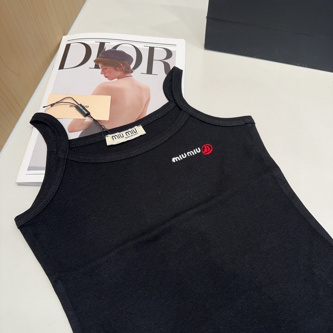 miumiu背心，搭外套单穿超🔥爆均码