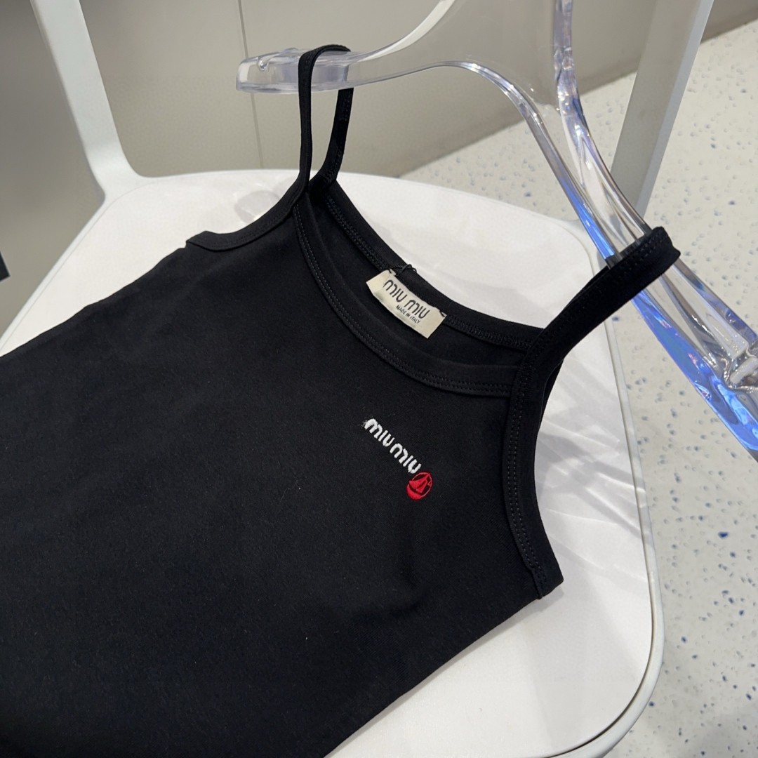 miumiu背心，搭外套单穿超🔥爆均码