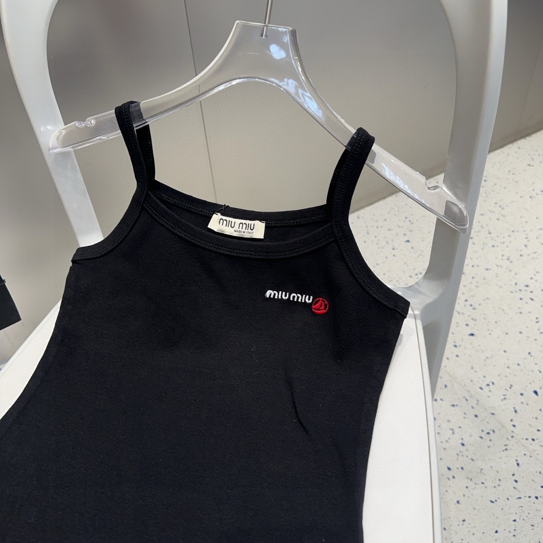 miumiu背心，搭外套单穿超🔥爆均码