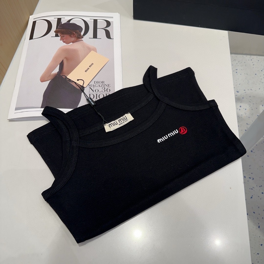 miumiu背心，搭外套单穿超🔥爆均码