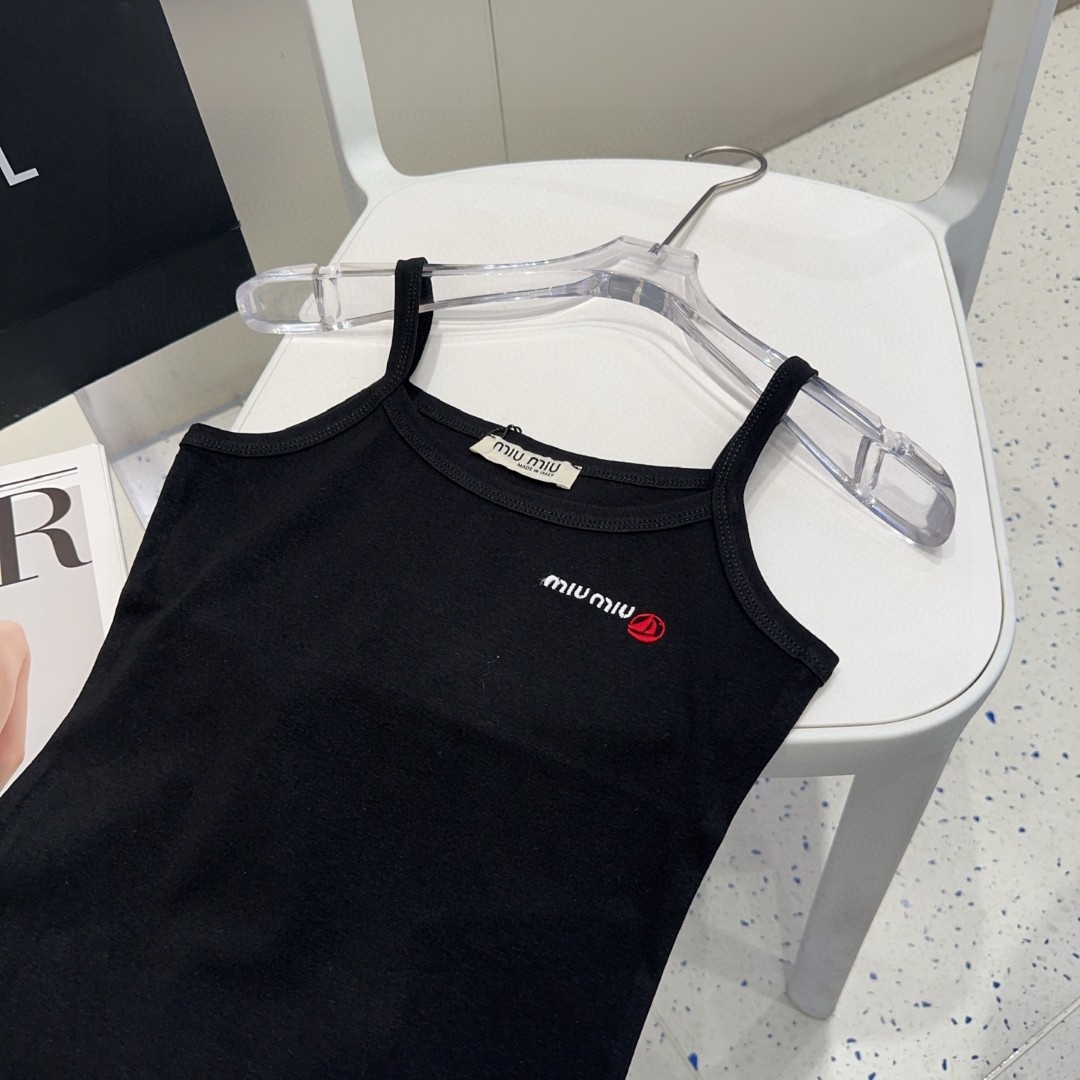 miumiu背心，搭外套单穿超🔥爆均码