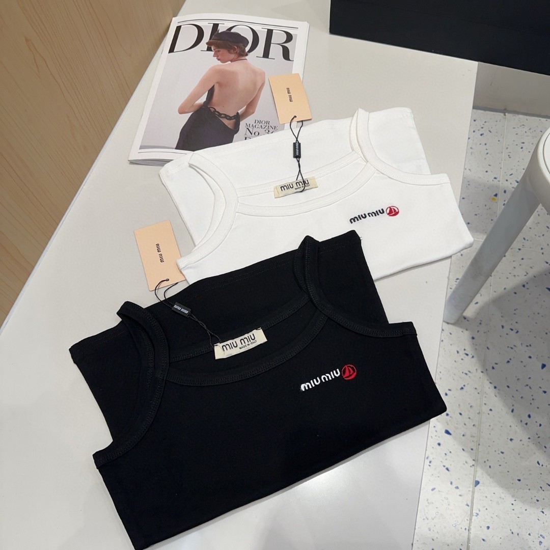 miumiu背心，搭外套单穿超🔥爆均码