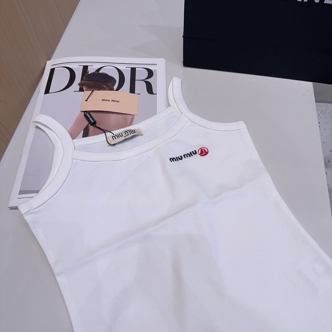 miumiu背心，搭外套单穿超🔥爆均码