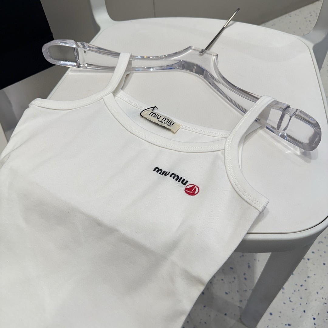 miumiu背心，搭外套单穿超🔥爆均码