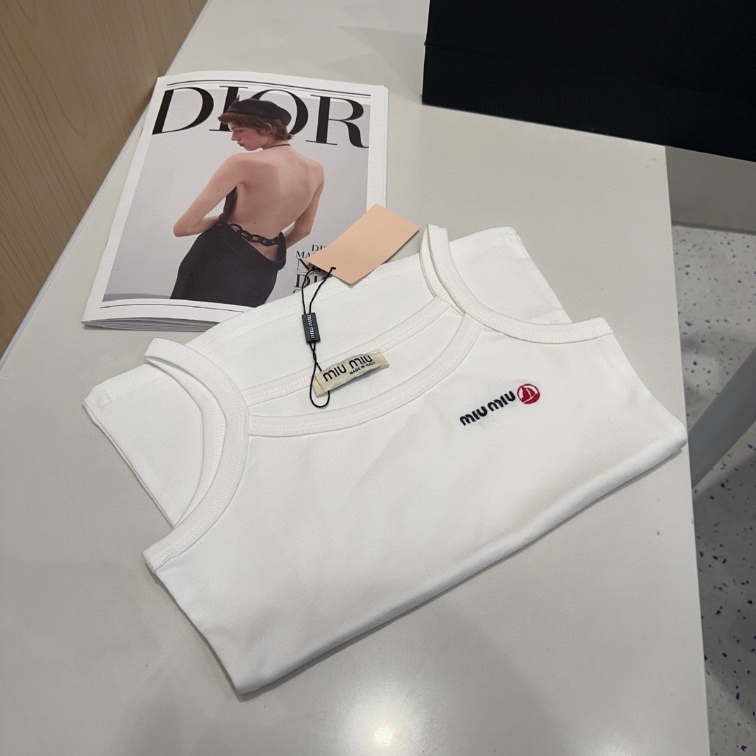 miumiu背心，搭外套单穿超🔥爆均码