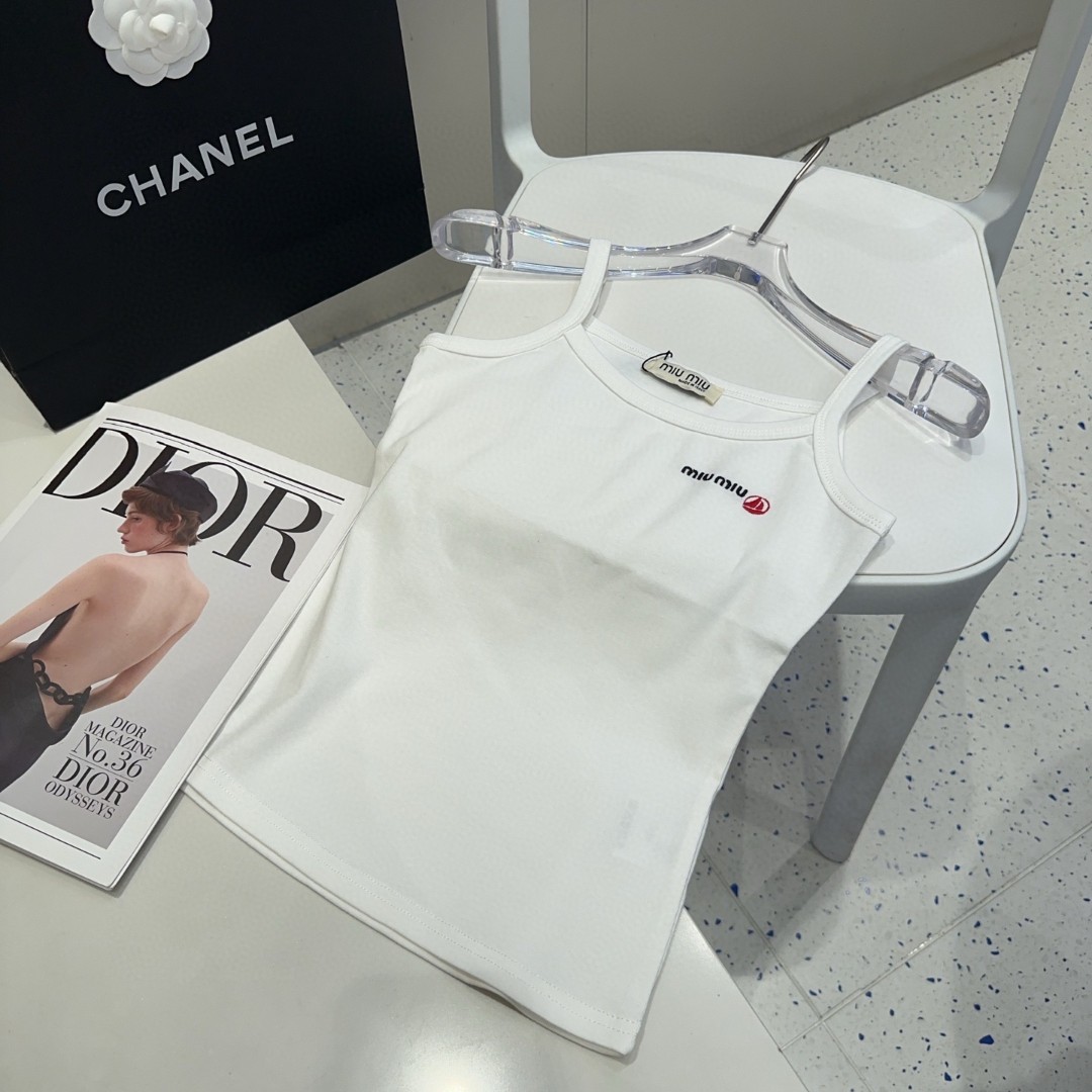 miumiu背心，搭外套单穿超🔥爆均码