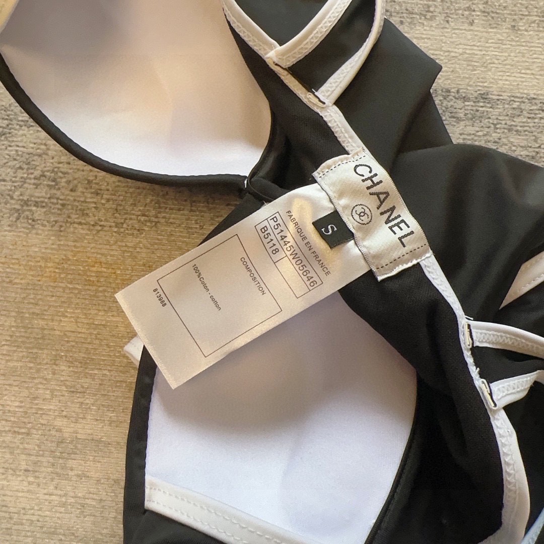 香奈儿泳衣，时尚潮人必备！实物超级好看！海边度假拍照超级好！SML