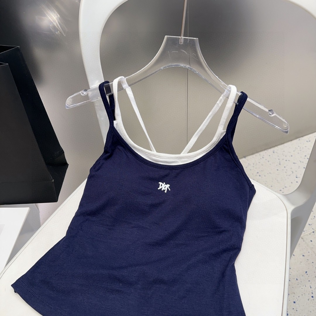 迪奥小背心，自带杯垫，搭外套单穿超🔥爆均码