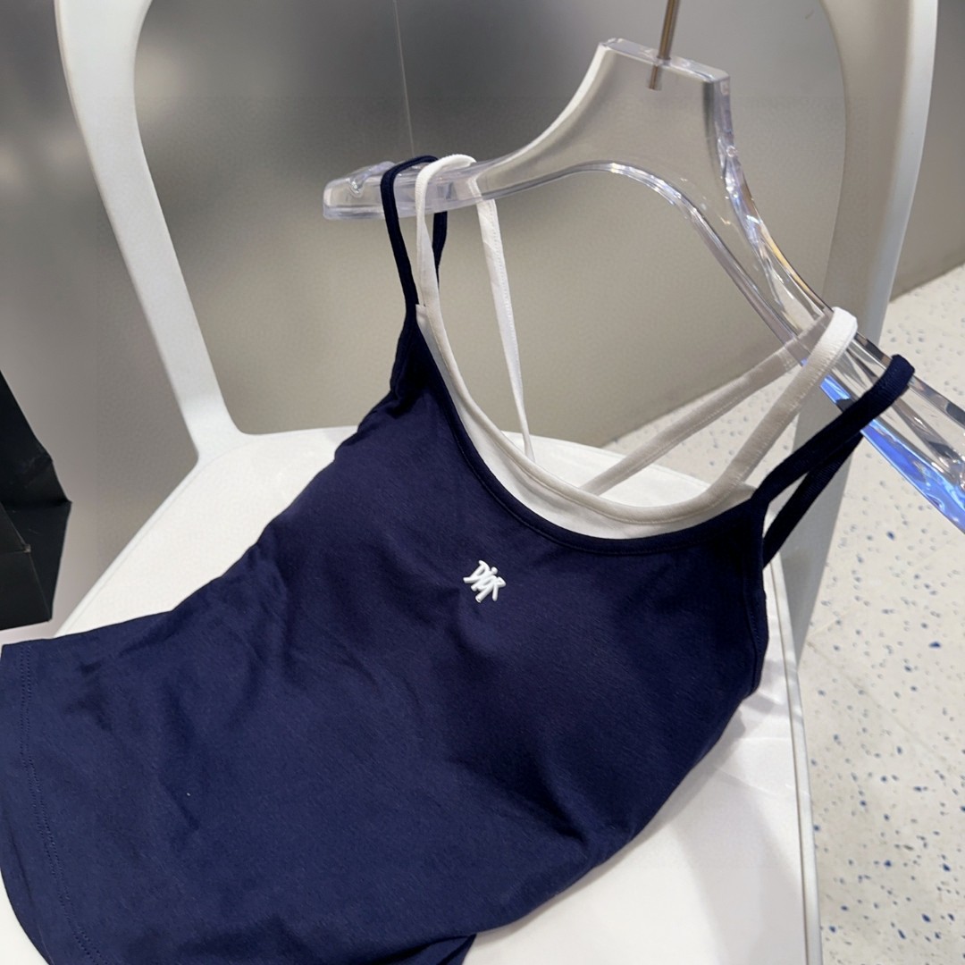 迪奥小背心，自带杯垫，搭外套单穿超🔥爆均码