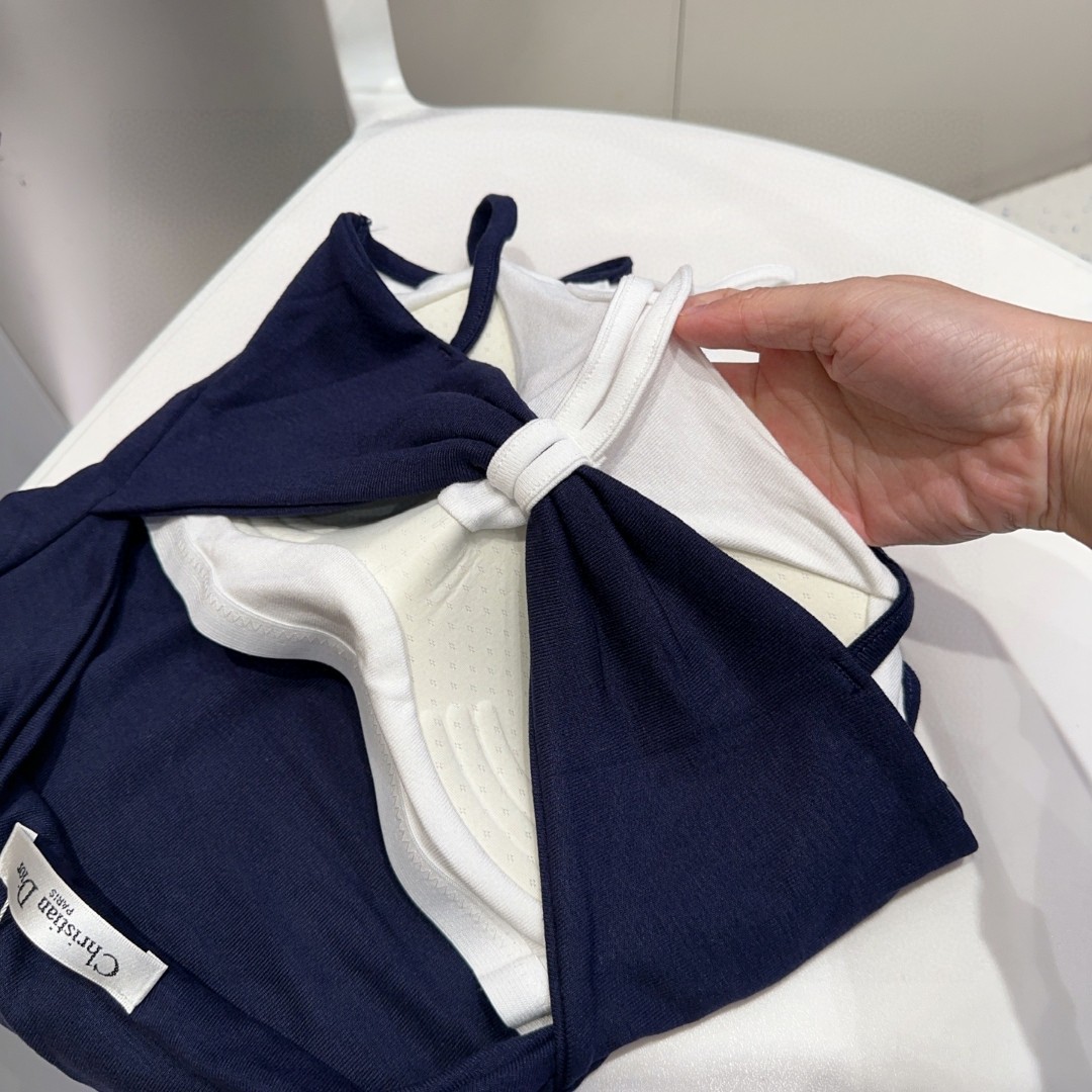 迪奥小背心，自带杯垫，搭外套单穿超🔥爆均码