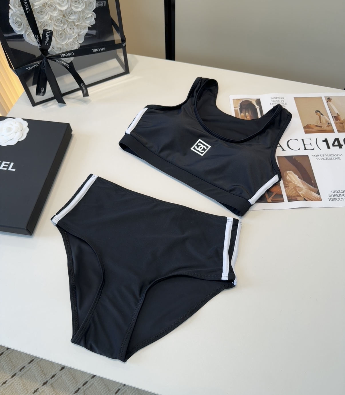 香奈儿泳衣，实物实在太美了！拍不出来它的美😍谁穿谁美！很值得入手✋ SML