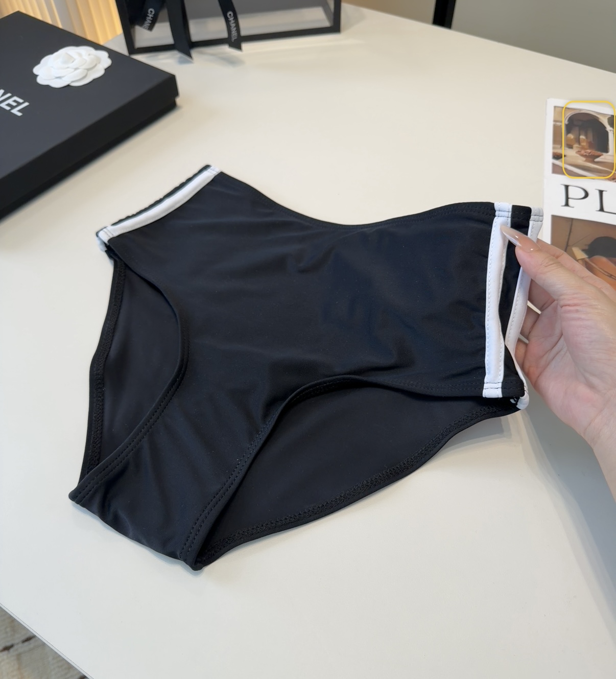 香奈儿泳衣，实物实在太美了！拍不出来它的美😍谁穿谁美！很值得入手✋ SML