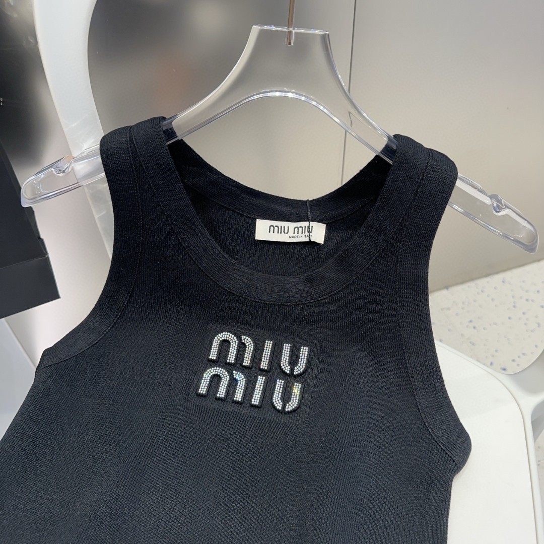 miumiu背心，搭外套单穿超。爆均码