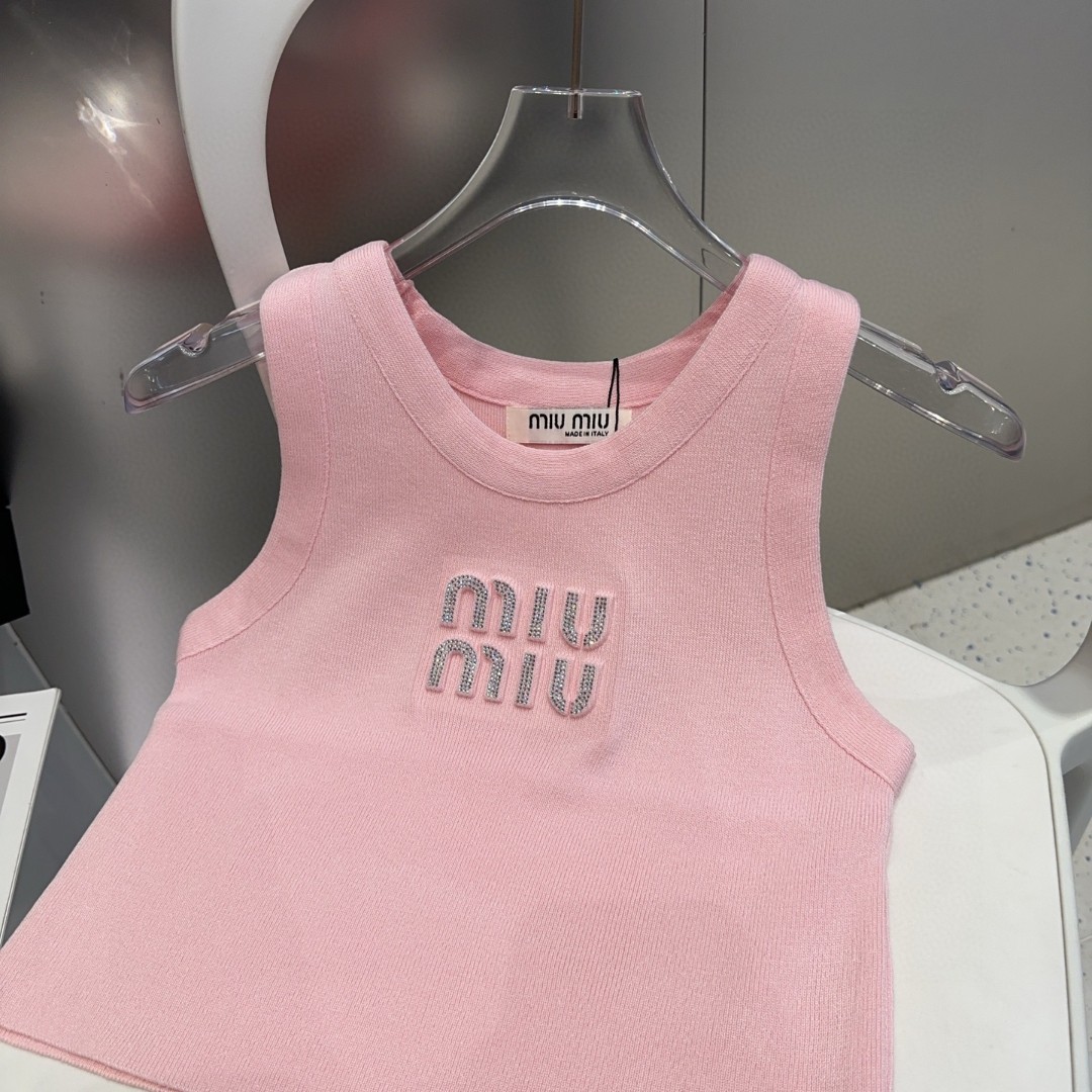 miumiu背心，搭外套单穿超。爆均码