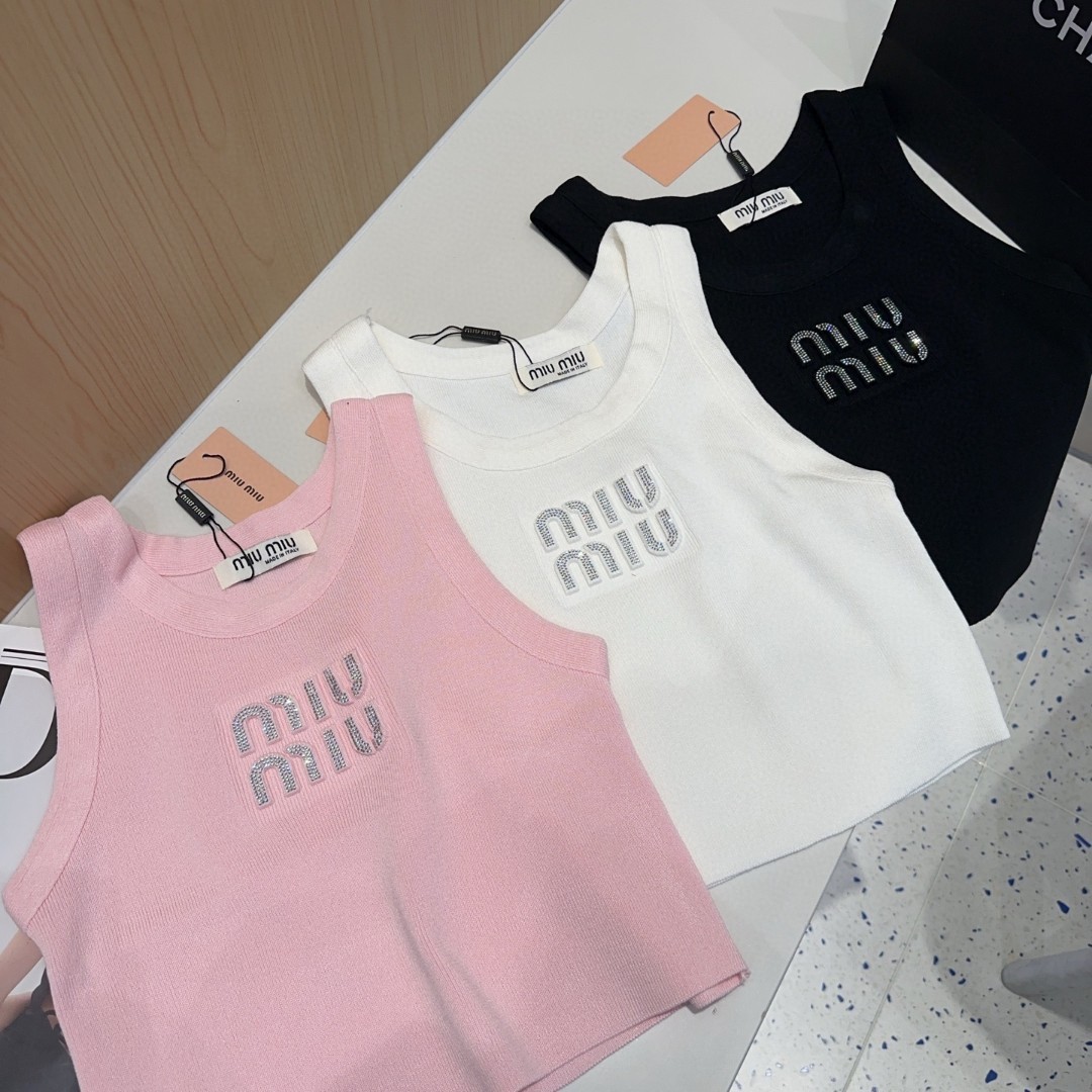 miumiu背心，搭外套单穿超。爆均码