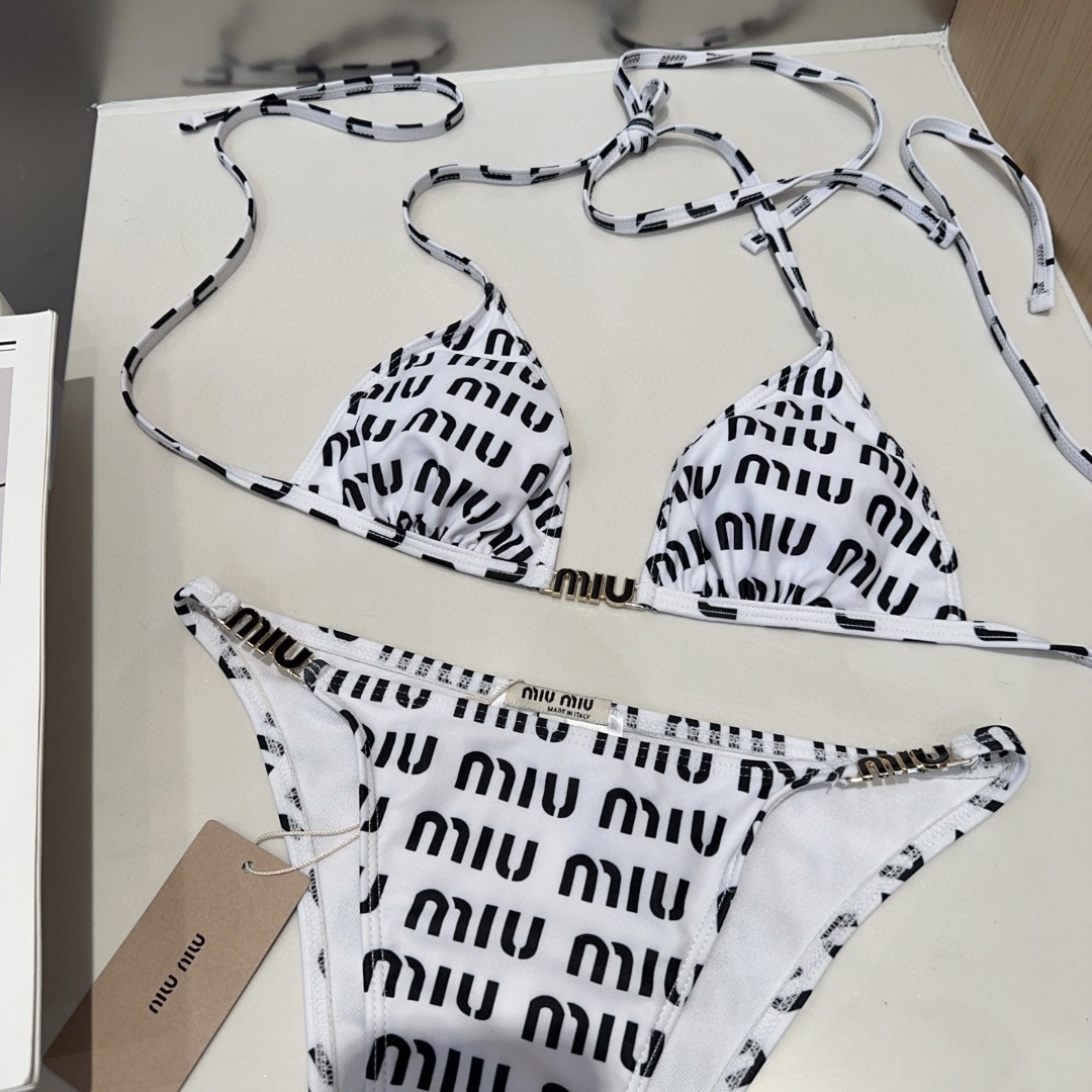 miumiu泳衣，实物实在太美了！拍不出来它的美😍谁穿谁美！很值得入手✋ SML