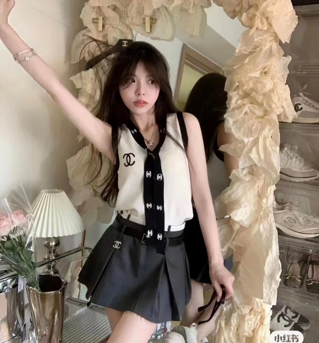 香奈儿小背心，搭外套单穿超。爆均码