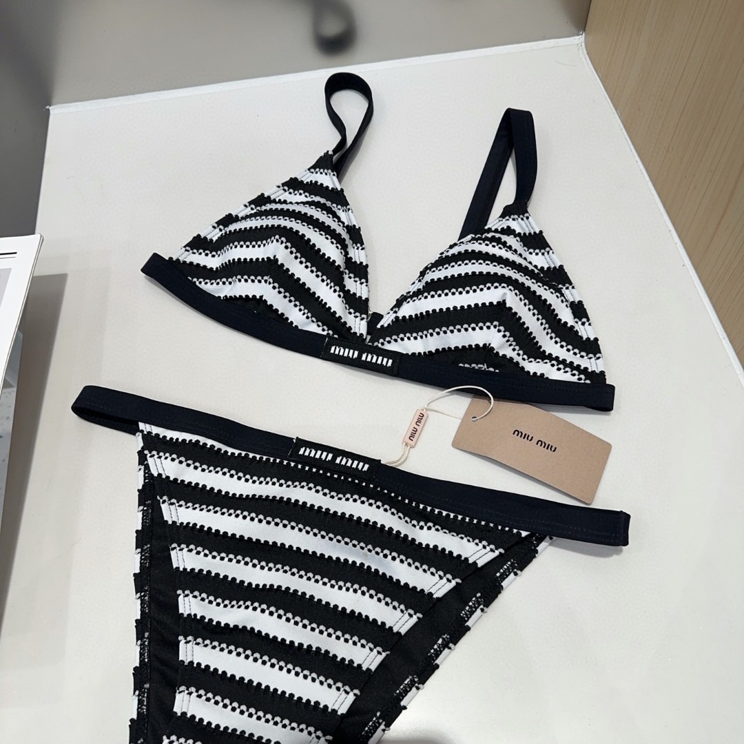miumiu泳衣，实物实在太美了！拍不出来它的美😍谁穿谁美！很值得入手✋ SML