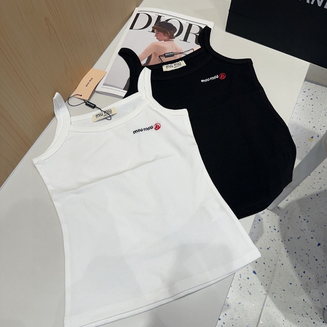 miumiu背心，搭外套单穿超。爆均码
