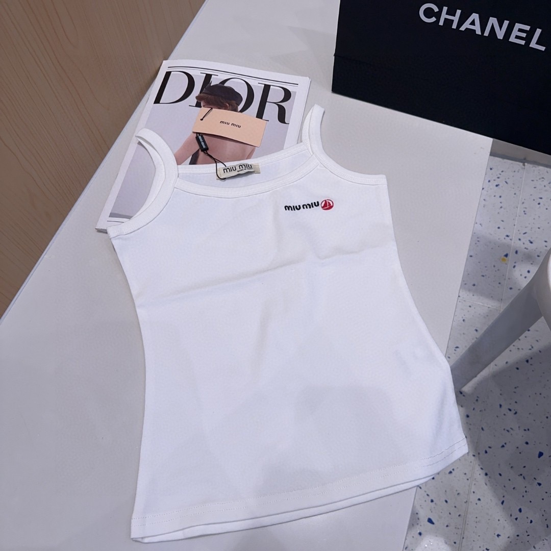 miumiu背心，搭外套单穿超。爆均码