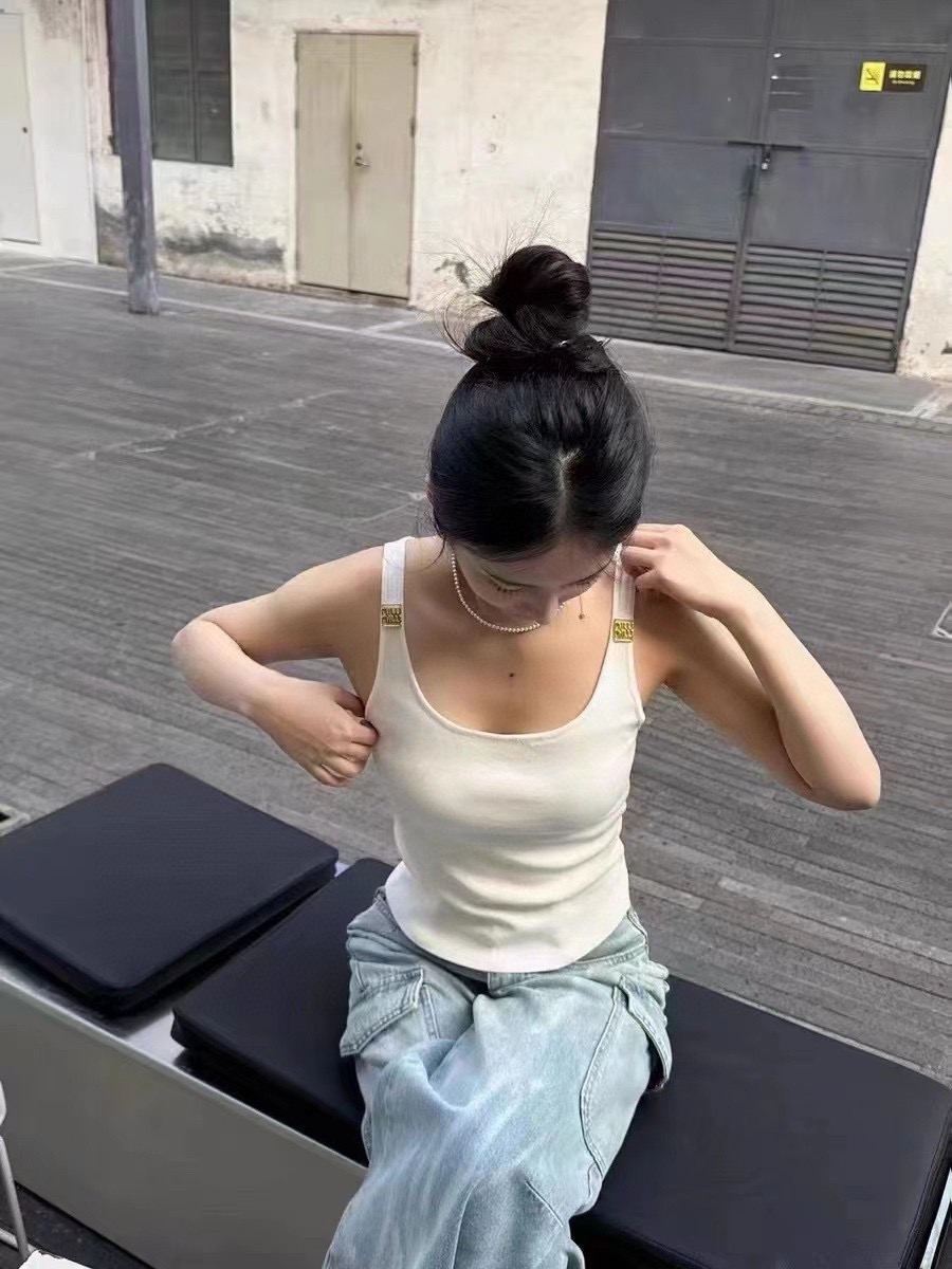 miumiu背心，搭外套单穿超🔥爆均码