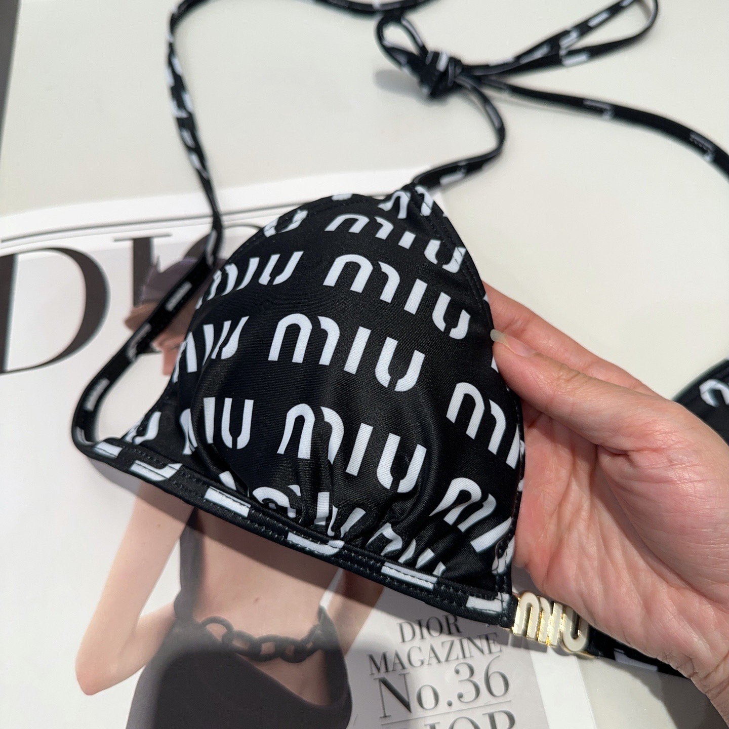 miumiu泳衣，实物实在太美了！拍不出来它的美😍谁穿谁美！很值得入手✋ SML