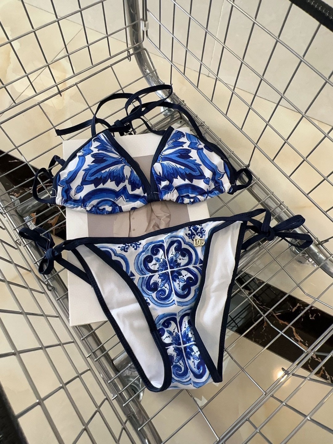 NO:814705,DG swimsuit, a must-have for fashionistas!  The real thing is super nice!  It’s great to take photos on vacation at the beach!  SML swimsuit, swim trunks, bikini, swimsuit, swimming trunks, bikini, swimsuits, bikinis19860909DG泳衣,时尚潮人必备！实物超级好看！海边度假拍照超级好！SML泳衣泳裤比基尼,泳衣，泳裤，比基尼,swimsuits,bikinis,accessory