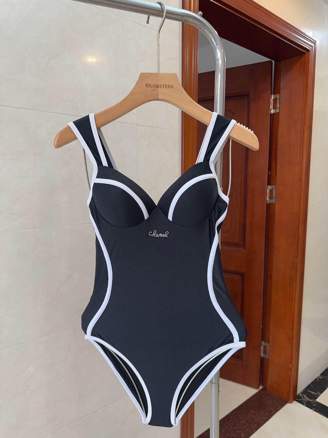 NO:814718,Chanel swimsuit is so beautiful in person that I can’t capture its beauty in pictures. Whoever wears it looks better!  It is worth buying SML swimsuits, swimsuits, bikinis, swimsuits, swimming trunks, bikinis, chanel, swimsuits, bikinis19860909香奈儿泳衣,实物实在太美拍不出来它的美谁穿谁美！很值得入手 SML泳衣泳裤比基尼,泳衣，泳裤，比基尼,chanel,swimsuits,bikinis,accessory