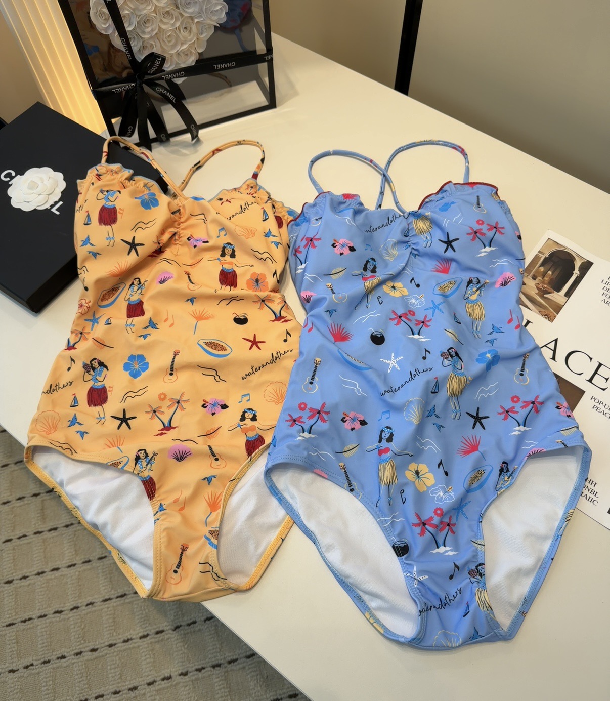 NO:814760,Versace swimsuit, the upper body is slimming and beautiful!  Wear very fashionable SML swimsuits, swimsuits, bikinis, swimsuits, swimming trunks, bikinis, versace, swimsuits, bikinis19860909范思哲泳衣,上身显瘦而且好看！穿着很洋气SML泳衣泳裤比基尼,泳衣，泳裤，比基尼,versace,swimsuits,bikinis,accessory