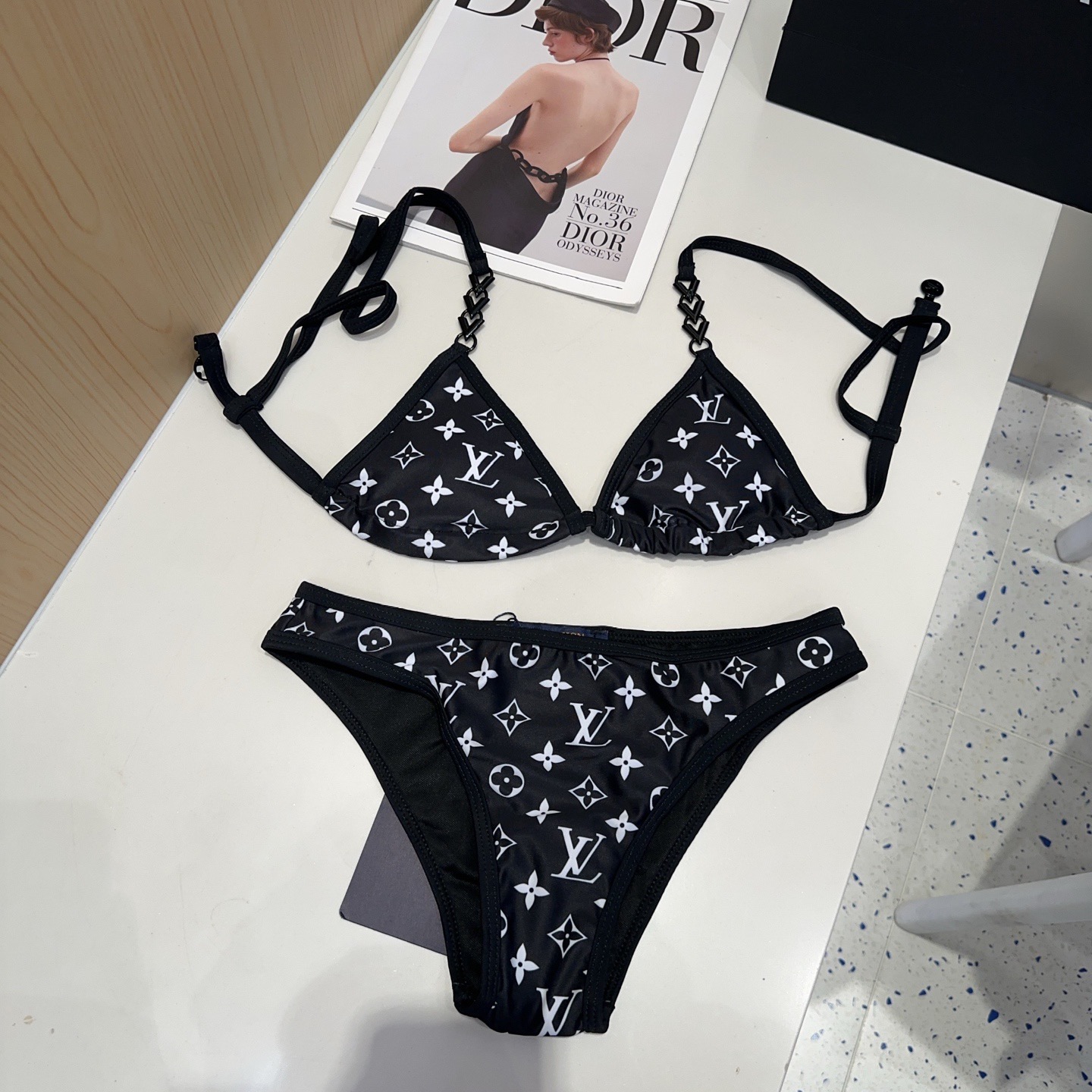 NO:815147,LV swimsuit, the real thing is so beautiful!  If you can’t take a picture of its beauty, whoever wears it will look better!  It is worth buying SML swimsuits, swimsuits, bikinis, swimsuits, swimming trunks, bikinis, louis vuitton, swimsuits, bikinis19860909Lv泳衣,实物实在太美了！拍不出来它的美谁穿谁美！很值得入手 SML泳衣泳裤比基尼,泳衣，泳裤，比基尼,louis vuitton,swimsuits,bikinis,accessory