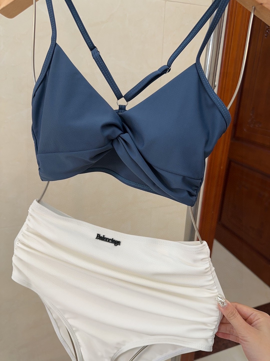 巴黎世家新款泳衣，时尚潮人必备！实物超级好看！海边度假拍照超级好！SML