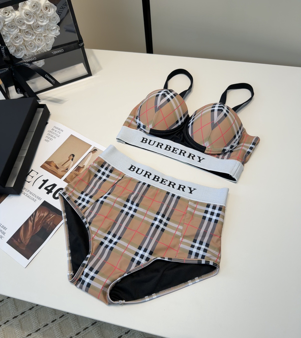 NO:815684,Burberry swimsuit, the upper body is slimming and beautiful!  Wear very fashionable SML swimsuits, swimsuits, bikinis, swimsuits, swimming trunks, bikinis, burberry, swimsuits, bikinis19860909巴宝莉泳衣,上身显瘦而且好看！穿着很洋气SML泳衣泳裤比基尼,泳衣，泳裤，比基尼,burberry,swimsuits,bikinis,accessory