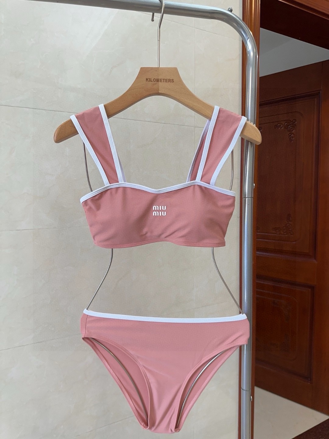NO:855251,miumiu swimsuit, the real thing is so beautiful!  I can’t capture its beauty in photos, but whoever wears it looks better!  It is worth buying SML swimsuits, swimsuits, bikinis, swimsuits, swimming trunks, bikinis, miumiu, swimsuits, bikinis19860909miumiu泳衣,实物实在太美了！拍不出来它的美谁穿谁美！很值得入手 SML泳衣泳裤比基尼,泳衣，泳裤，比基尼,miumiu,swimsuits,bikinis,accessory