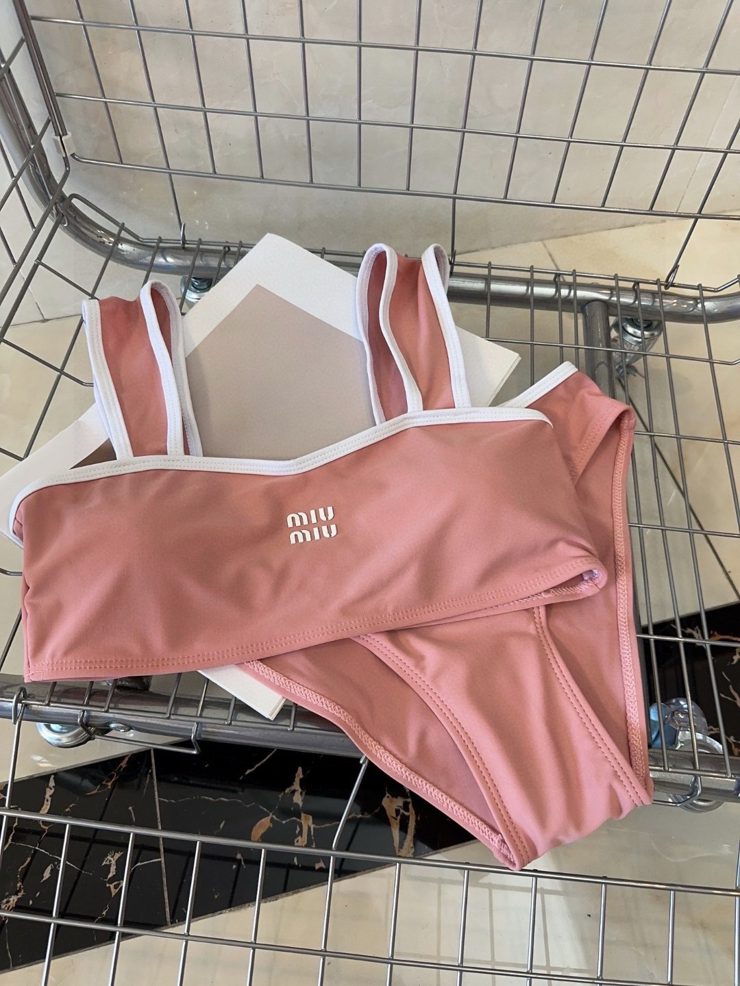 miumiu泳衣，实物实在太美了！拍不出来它的美😍谁穿谁美！很值得入手✋ SML