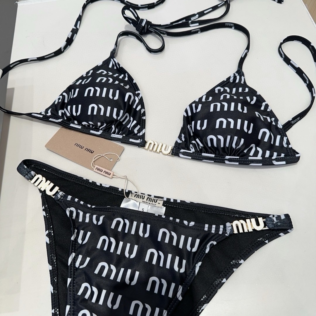 miumiu泳衣，实物实在太美了！拍不出来它的美😍谁穿谁美！很值得入手✋ SML