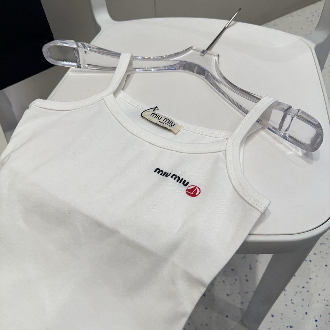 miumiu背心，搭外套单穿超。爆均码