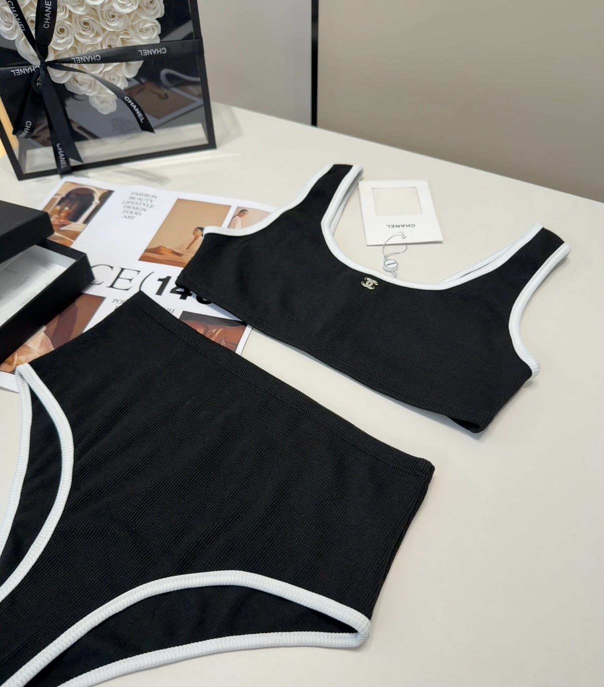香奈儿泳衣，实物实在太美了！拍不出来它的美😍谁穿谁美！很值得入手✋ SML