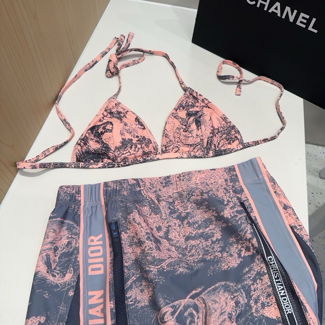 迪奥泳衣三件套，实物实在太美了！拍不出来它的美😍谁穿谁美！很值得入手✋ SML