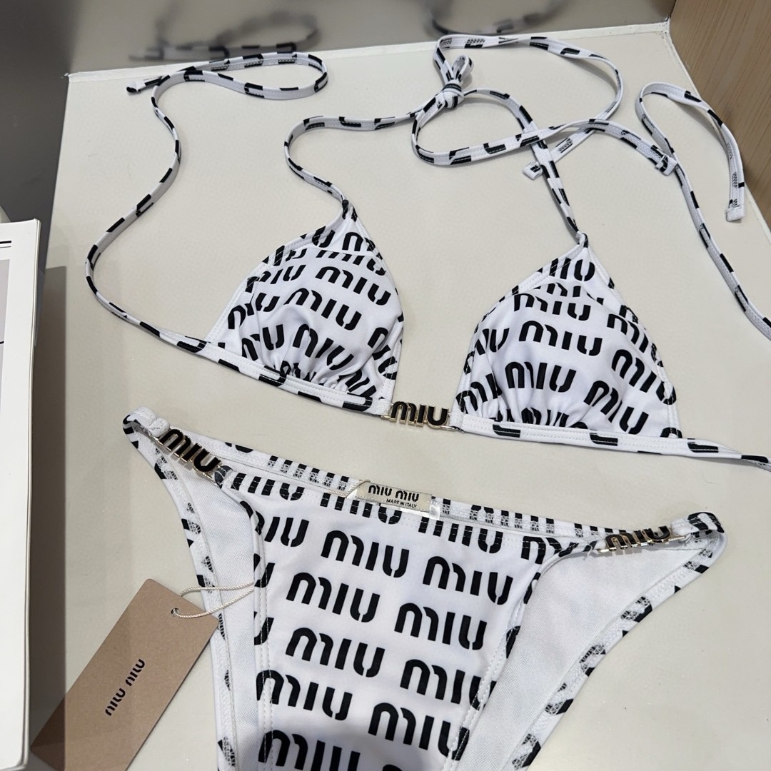 miumiu泳衣，实物实在太美了！拍不出来它的美😍谁穿谁美！很值得入手✋ SML