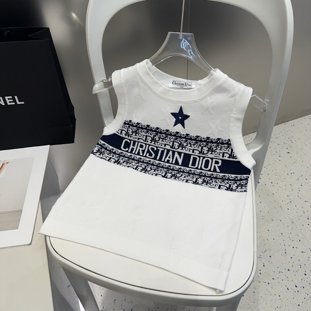 NO:882518,Dior vest, worn alone with a jacket, one-size-fits-all swimsuits, swim trunks, bikinis, swimsuits, swimming trunks, bikinis, dior, jackets & coats, swimsuits, bikinis19860909迪奥背心,搭外套单穿超爆 均码泳衣泳裤比基尼,泳衣，泳裤，比基尼,dior,jackets & coats,swimsuits,bikinis,accessory