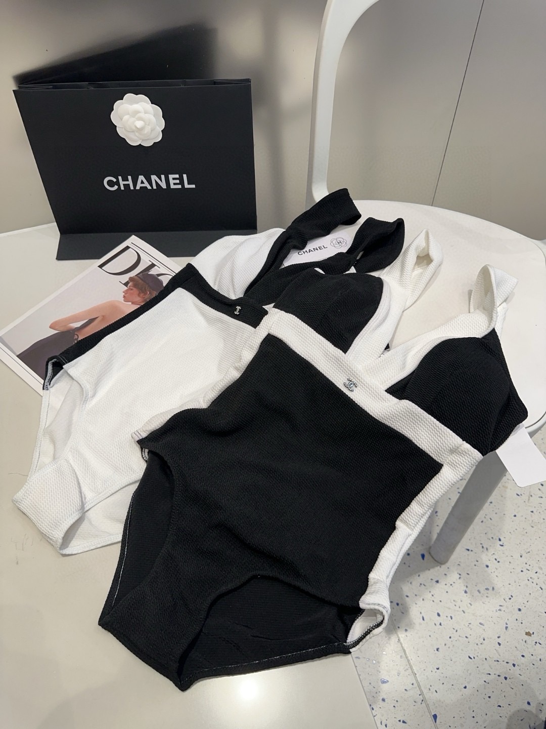 NO:882393,Chanel swimsuit is so beautiful in real life!  If you can’t take a picture of its beauty, whoever wears it will look better!  It is worth buying SML swimsuits, swimsuits, bikinis, swimsuits, swimming trunks, bikinis, chanel, swimsuits, bikinis19860909香奈儿泳衣,实物实在太美了！拍不出来它的美谁穿谁美！很值得入手 SML泳衣泳裤比基尼,泳衣，泳裤，比基尼,chanel,swimsuits,bikinis,accessory